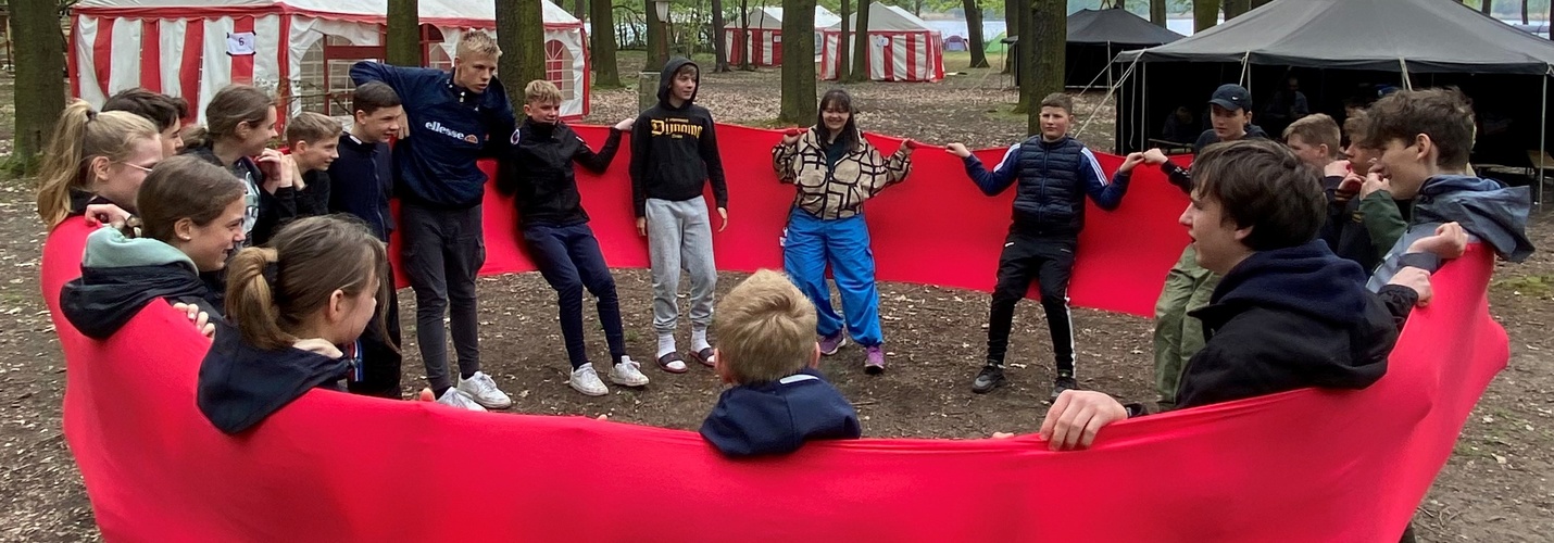 Landesjugendpfarramt Titelbild der Veranstaltung Landeskonficamp "YOUR MOVE" im KiEZ Waldpark Grünheide